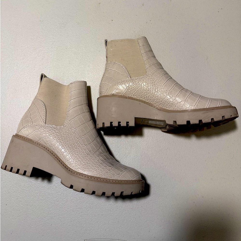 Dolce Vita Sandstone Cream Leather Haddie Wedge Heeled Chelsea Boot Size 7